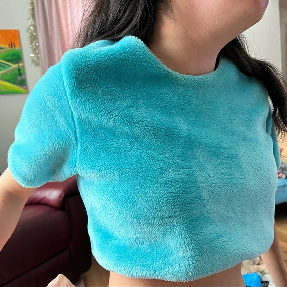 O-mighty blue fur crop top - Picture 4 of 5